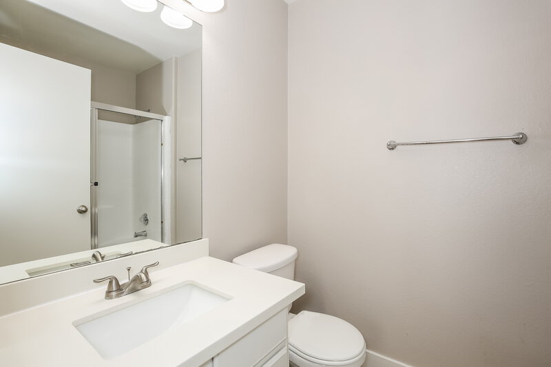 1,810/Mo, 5349 Jose Ernesto St North Las Vegas, NV 89031 Main Bathroom View