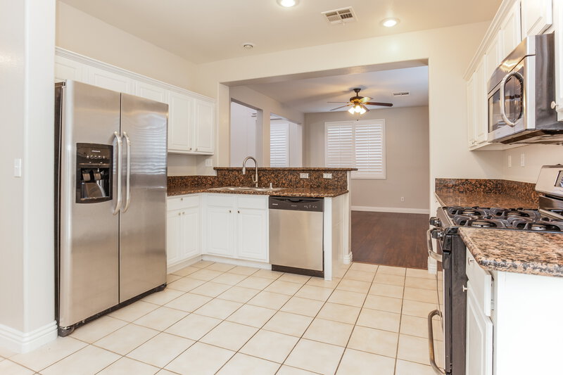 2,285/Mo, 4509 Dagnar Ct North Las Vegas, NV 89031 Kitchen View