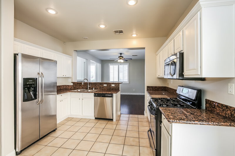 2,230/Mo, 4509 Dagnar Ct North Las Vegas, NV 89031 Kitchen View