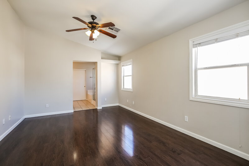 2,230/Mo, 4509 Dagnar Ct North Las Vegas, NV 89031 Main Bedroom View 2