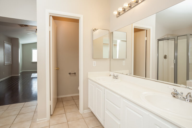2,285/Mo, 4509 Dagnar Ct North Las Vegas, NV 89031 Master Bathroom View