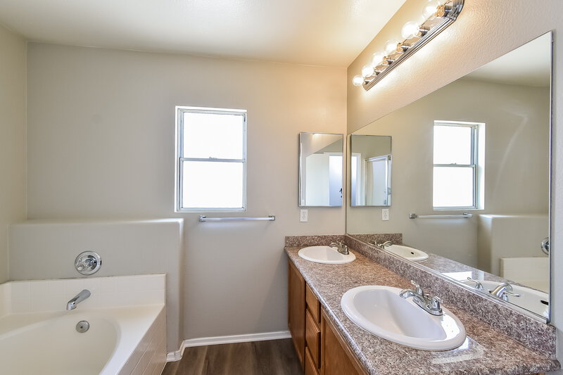 2,225/Mo, 5340 Hadley Ct North Las Vegas, NV 89031 Main Bathroom View
