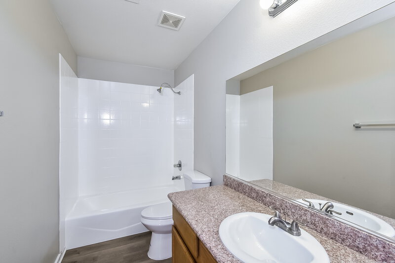 2,225/Mo, 5340 Hadley Ct North Las Vegas, NV 89031 Bathroom View