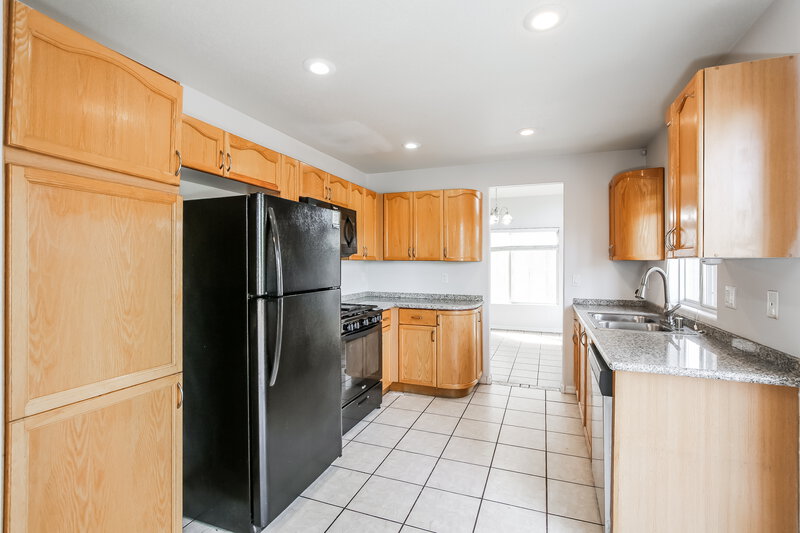 2,345/Mo, 7712 Sparrowgate Ave Las Vegas, NV 89131 Kitchen View