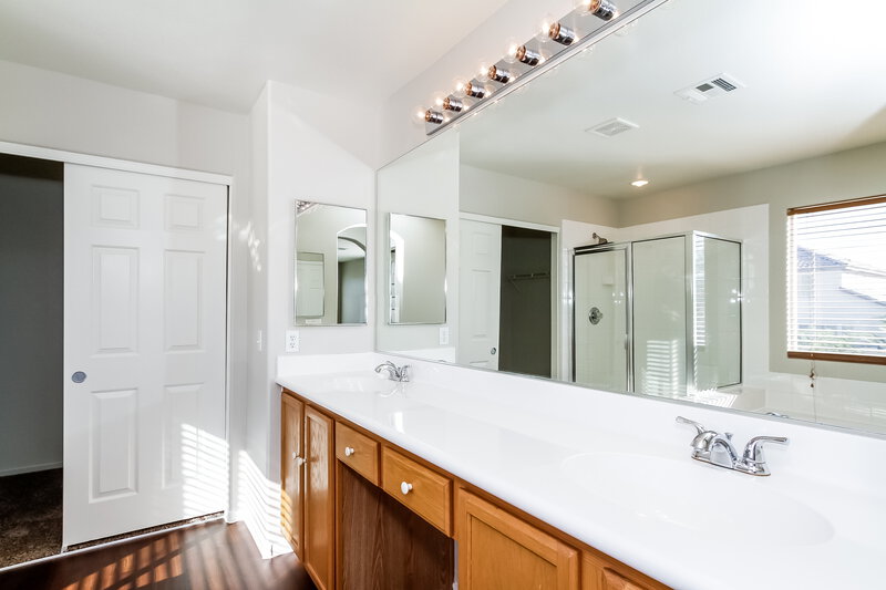 1,890/Mo, 5329 Dawn Break Canyon St North Las Vegas, NV 89031 Master Bathroom View