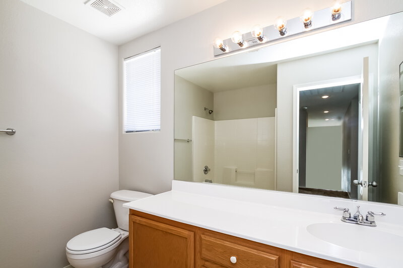 1,890/Mo, 5329 Dawn Break Canyon St North Las Vegas, NV 89031 Bathroom View 2