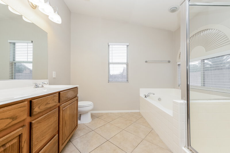 2,005/Mo, 325 Colorful Rain Ave North Las Vegas, NV 89031 Main Bathroom View