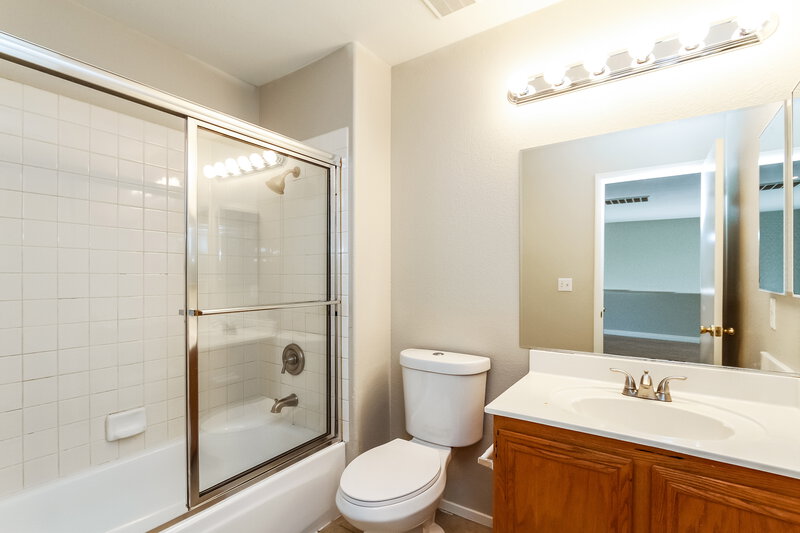 1,930/Mo, 4609 Grand Rock Dr North Las Vegas, NV 89081 Bathroom View