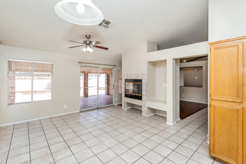 0/Mo, 5904 Red Umber Ave Las Vegas, NV 89130 Dining Room View 2