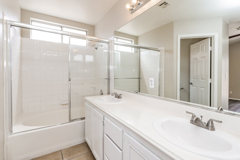 0/Mo, 5904 Red Umber Ave Las Vegas, NV 89130 Main Bathroom View