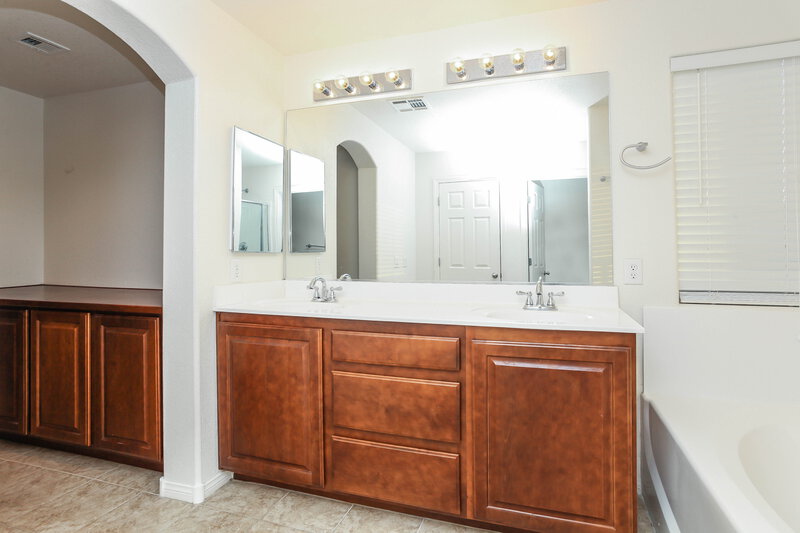 2,195/Mo, 7924 Kelburn Hill St Las Vegas, NV 89131 Master Bathroom View
