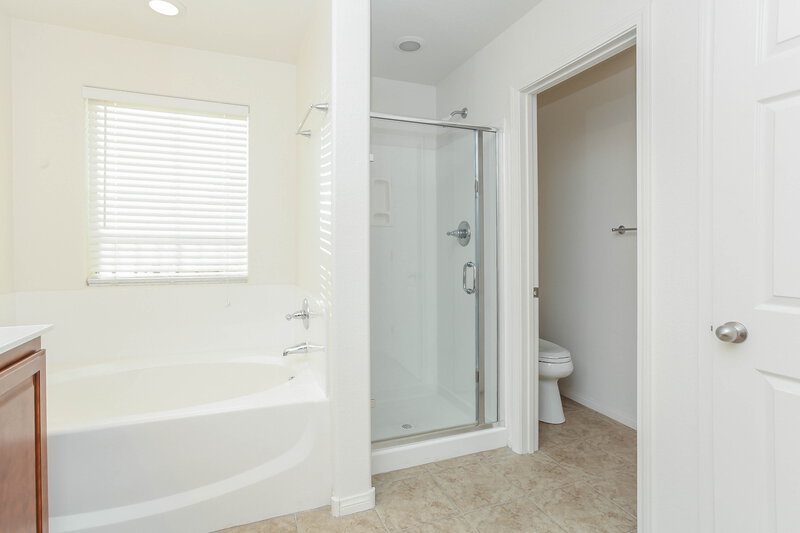 2,195/Mo, 7924 Kelburn Hill St Las Vegas, NV 89131 Master Bathroom View 3