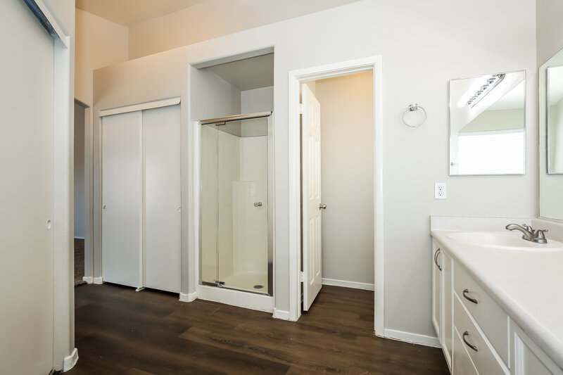 3,380/Mo, 7637 Donald Nelson Ave Las Vegas, NV 89131 Main Bathroom View