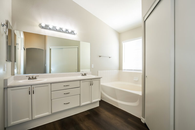 3,380/Mo, 7637 Donald Nelson Ave Las Vegas, NV 89131 Main Bathroom View 2