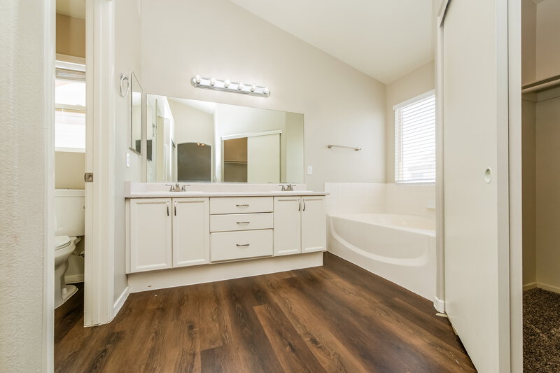 2,385/Mo, 7637 Donald Nelson Ave Las Vegas, NV 89131 Main Bathroom View