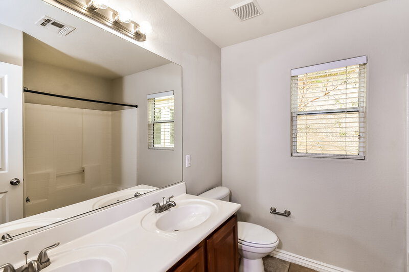 2,450/Mo, 8553 Zelkova Ct Las Vegas, NV 89149 Bathroom View 2