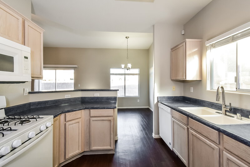1,960/Mo, 4310 Scarlet Vista Ct North Las Vegas, NV 89031 Kitchen View 2