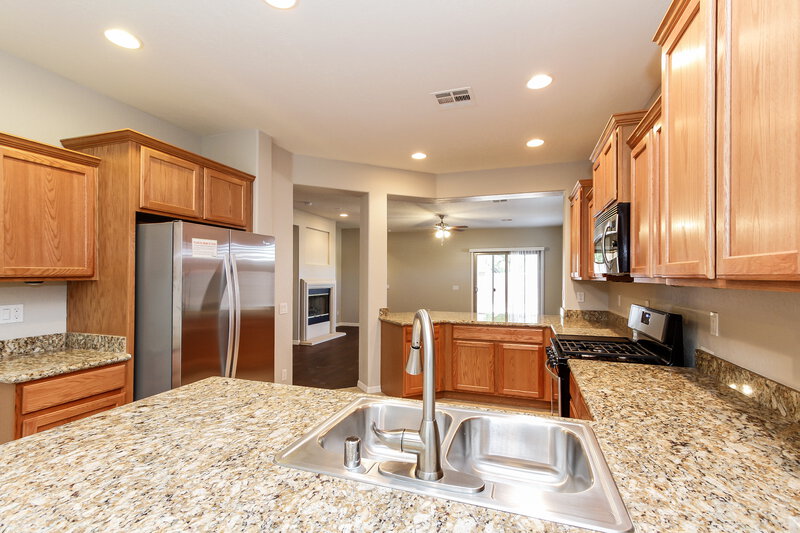 2,345/Mo, 3923 Shetland Pony St Las Vegas, NV 89122 Kitchen View
