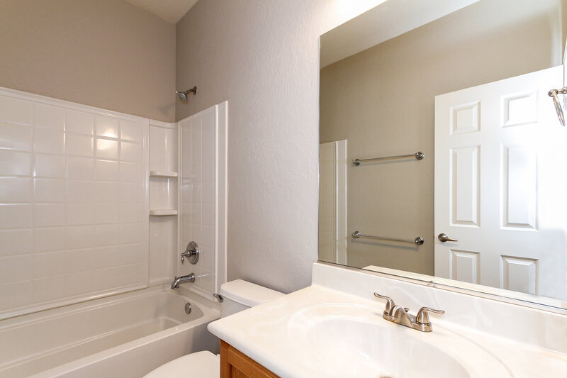 2,345/Mo, 3923 Shetland Pony St Las Vegas, NV 89122 Bathroom View