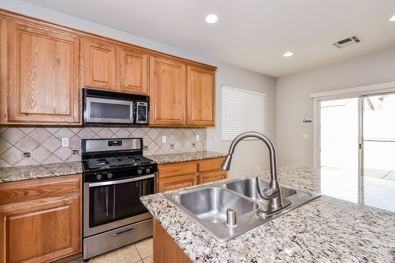 1,865/Mo, 3932 Fragrant Jasmine Ave North Las Vegas, NV 89081 Kitchen View 2