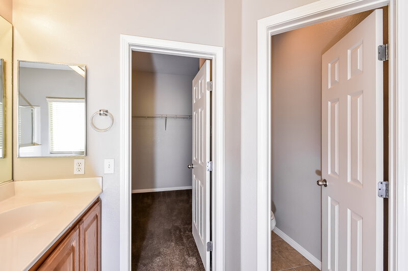 1,865/Mo, 3932 Fragrant Jasmine Ave North Las Vegas, NV 89081 Main Bathroom View 2