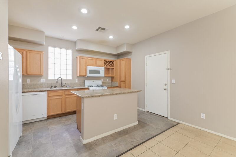 2,200/Mo, 4448 Nestos Valley Ave North Las Vegas, NV 89031 Kitchen View