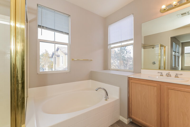 2,200/Mo, 4448 Nestos Valley Ave North Las Vegas, NV 89031 Main Bathroom View