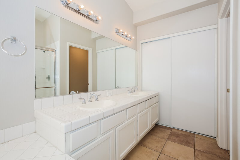 3,080/Mo, 4943 Monte del Sol Ln North Las Vegas, NV 89031 Main Bathroom View