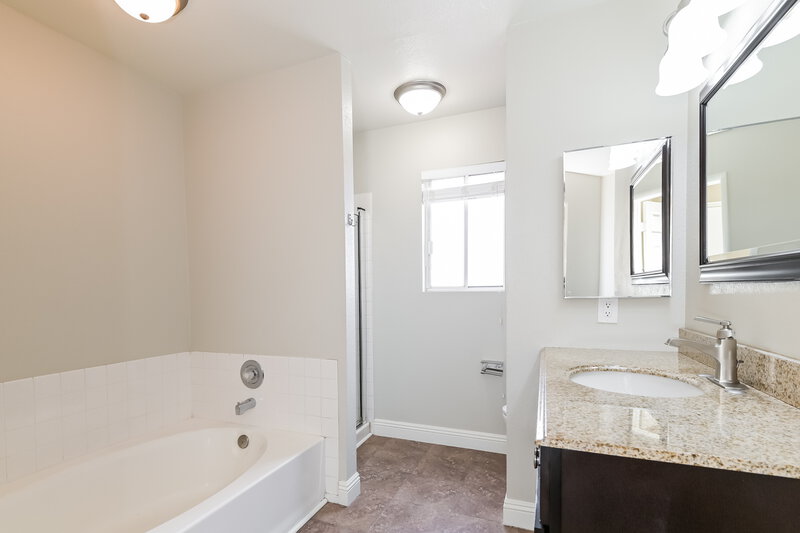 1,995/Mo, 445 Opal Dr Henderson, NV 89015 Main Bathroom View