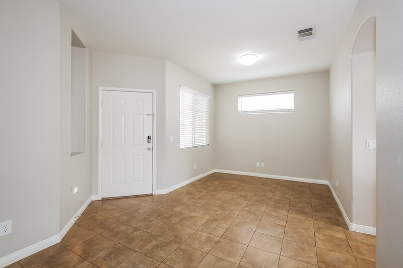 2,075/Mo, 7620 Eminence Ct Las Vegas, NV 89131 Foyer View 2