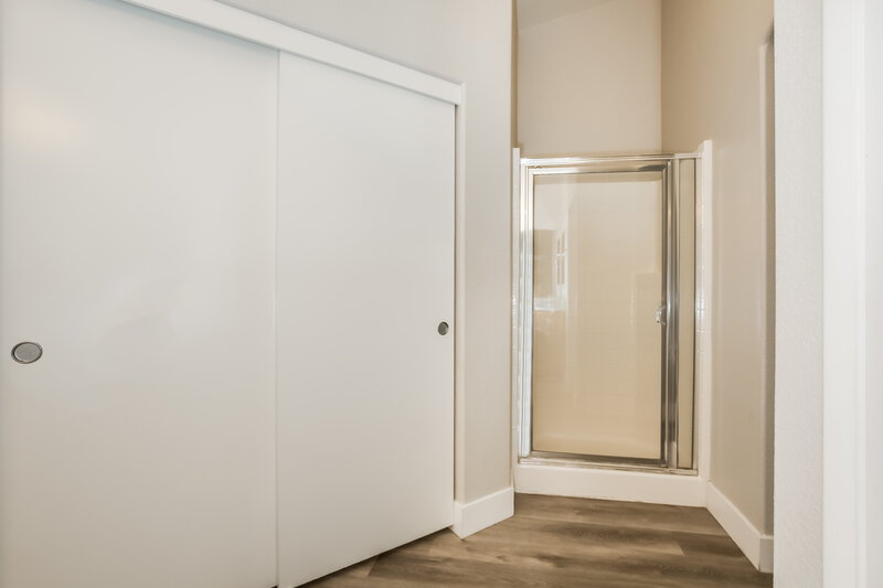 2,075/Mo, 7620 Eminence Ct Las Vegas, NV 89131 Main Bathroom View