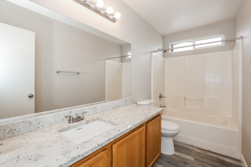 2,075/Mo, 7620 Eminence Ct Las Vegas, NV 89131 Bathroom View