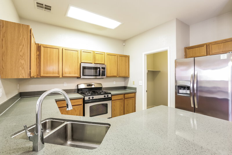 2,300/Mo, 7900 Canyon Grove Ct Las Vegas, NV 89131 Kitchen View