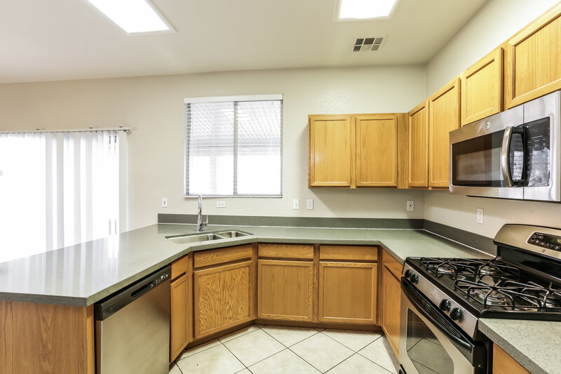 2,300/Mo, 7900 Canyon Grove Ct Las Vegas, NV 89131 Kitchen View 2