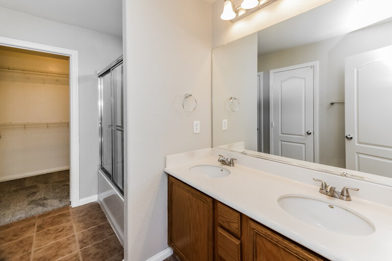 2,345/Mo, 652 Shadwell St Las Vegas, NV 89178 Main Bathroom View