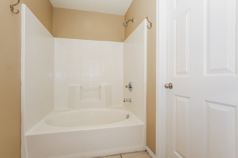 1,835/Mo, 10549 Seasonable Dr Las Vegas, NV 89129 Bathroom View