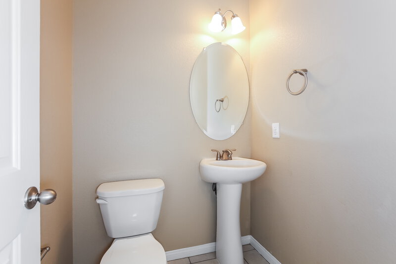 1,835/Mo, 10549 Seasonable Dr Las Vegas, NV 89129 Bathroom View 2
