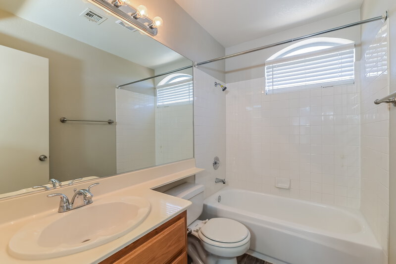 2,075/Mo, 2642 Ridgewater Cir Henderson, NV 89074 Bathroom View 2