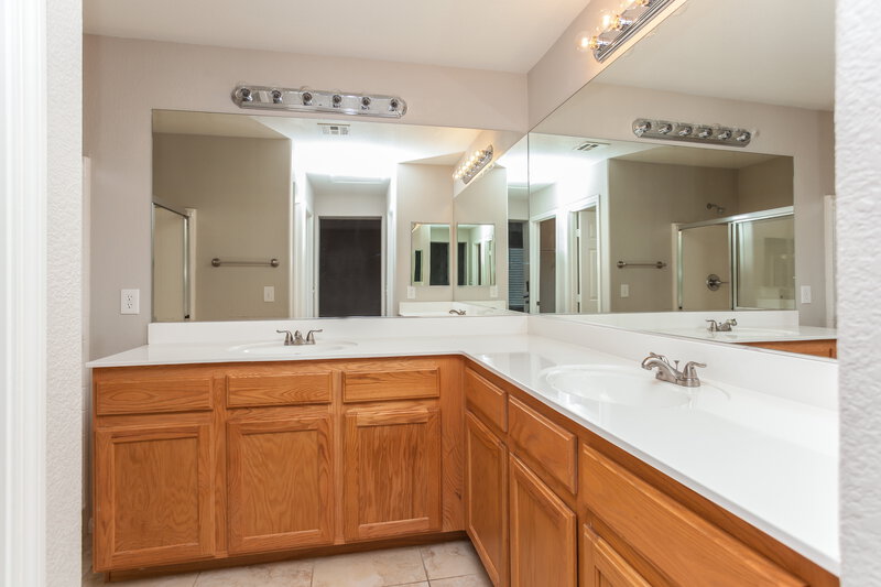2,295/Mo, 6434 Sean Creek St Las Vegas, NV 89149 Master Bathroom View