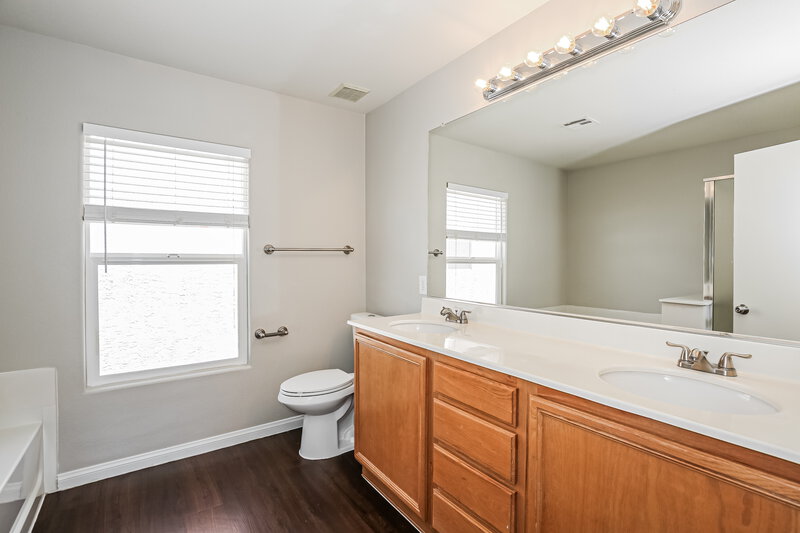 2,325/Mo, 3958 Russet Plains St Las Vegas, NV 89129 Main Bathroom View