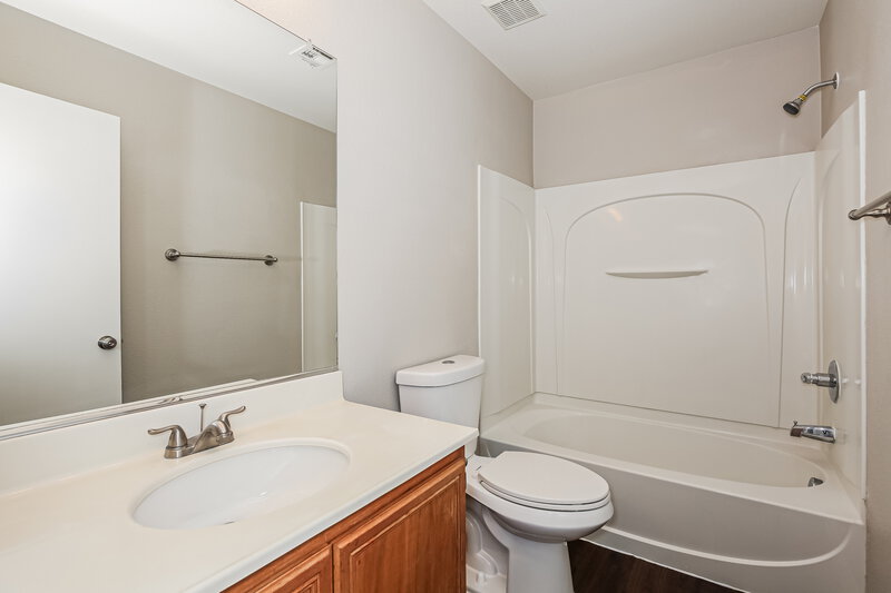 2,325/Mo, 3958 Russet Plains St Las Vegas, NV 89129 Bathroom View