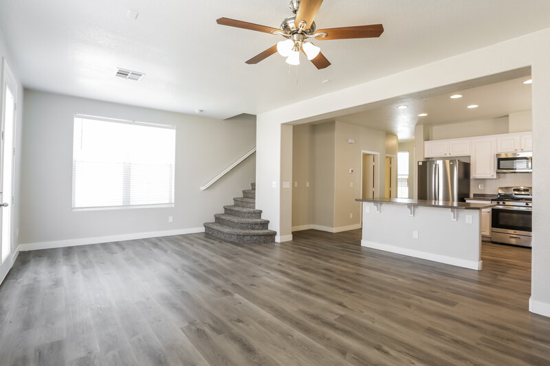 2,075/Mo, 5945 Tamarack Lodge Ln North Las Vegas, NV 89081 Living Room View 2