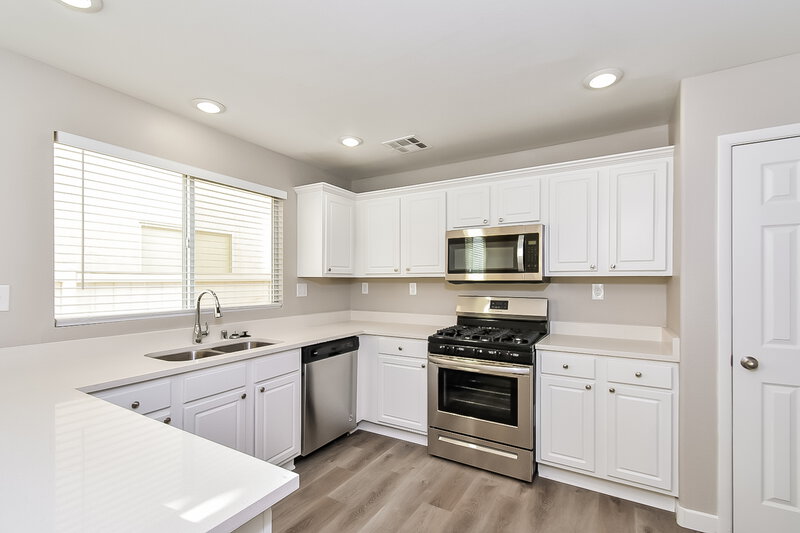 1,840/Mo, 4505 Dagnar Ct North Las Vegas, NV 89031 Kitchen View