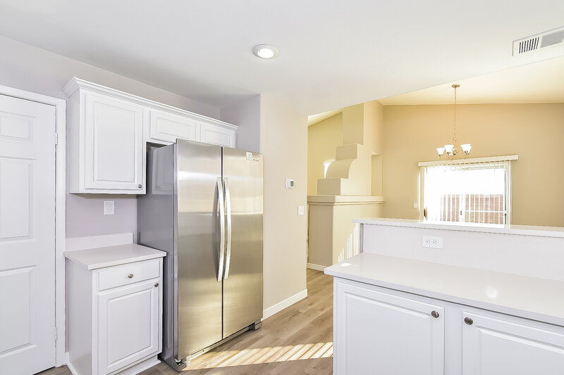 1,840/Mo, 4505 Dagnar Ct North Las Vegas, NV 89031 Kitchen View 2