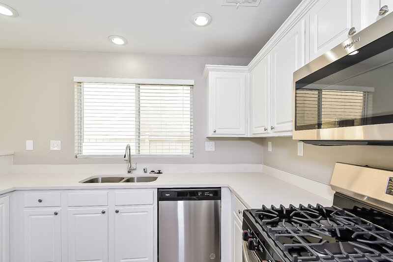 1,840/Mo, 4505 Dagnar Ct North Las Vegas, NV 89031 Kitchen View 3