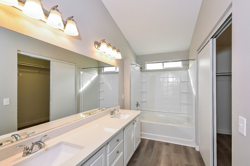 1,840/Mo, 4505 Dagnar Ct North Las Vegas, NV 89031 Main Bathroom View