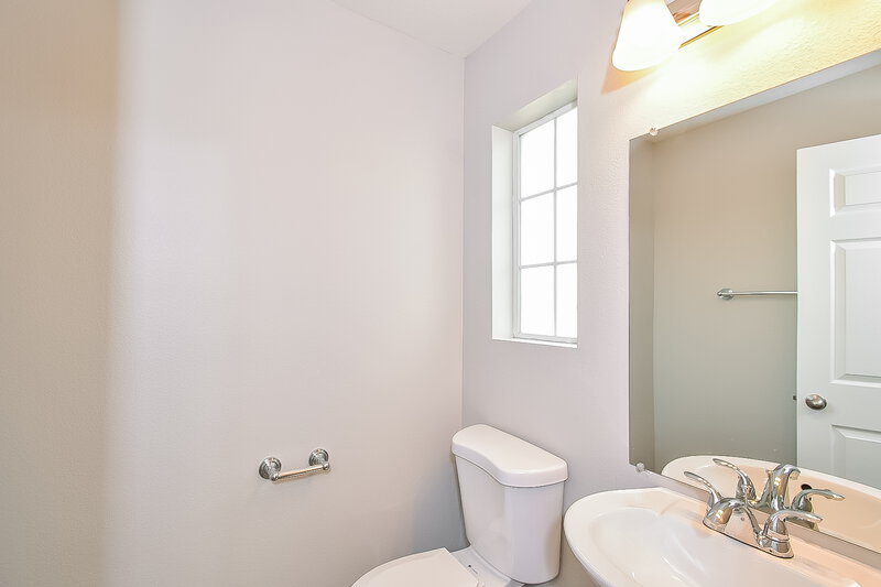 1,840/Mo, 4505 Dagnar Ct North Las Vegas, NV 89031 Bathroom View 2