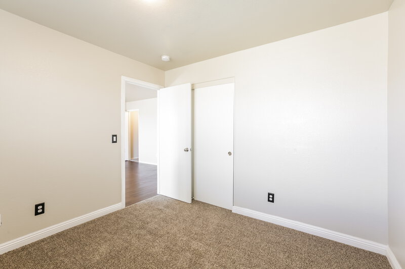 2,290/Mo, 9124 Black Elk Ave Las Vegas, NV 89143 Bedroom View 2