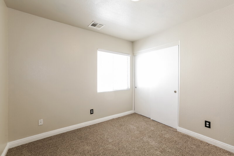 2,290/Mo, 9124 Black Elk Ave Las Vegas, NV 89143 Bedroom View 3