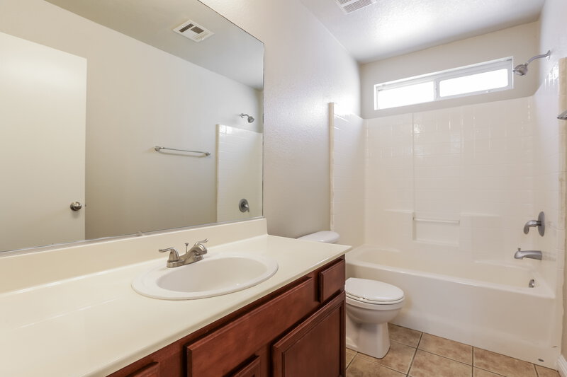 2,290/Mo, 9124 Black Elk Ave Las Vegas, NV 89143 Bathroom View